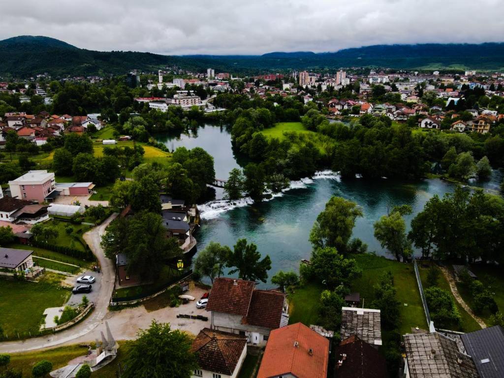 Holiday Home Waterfall View Бихач Экстерьер фото